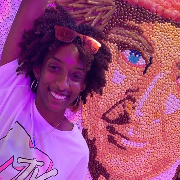 Meet your Posher, Mylene - Picture 1 of 1